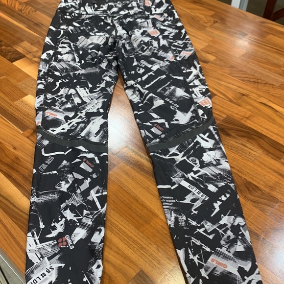 Sweaty Betty zero gravity leggings - Picture 8 of 8